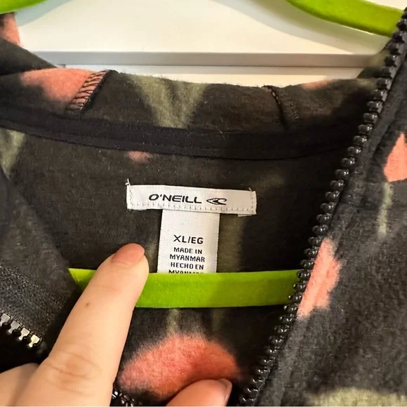 NWOT O’Neill Quarter Zip - Picture 4 of 5